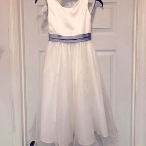 🆕Alfred Angelo kids size 6X color white/silver